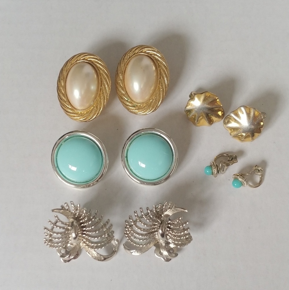 5 Pair Vintage Clip On Earrings Trifari Lisner Monet
